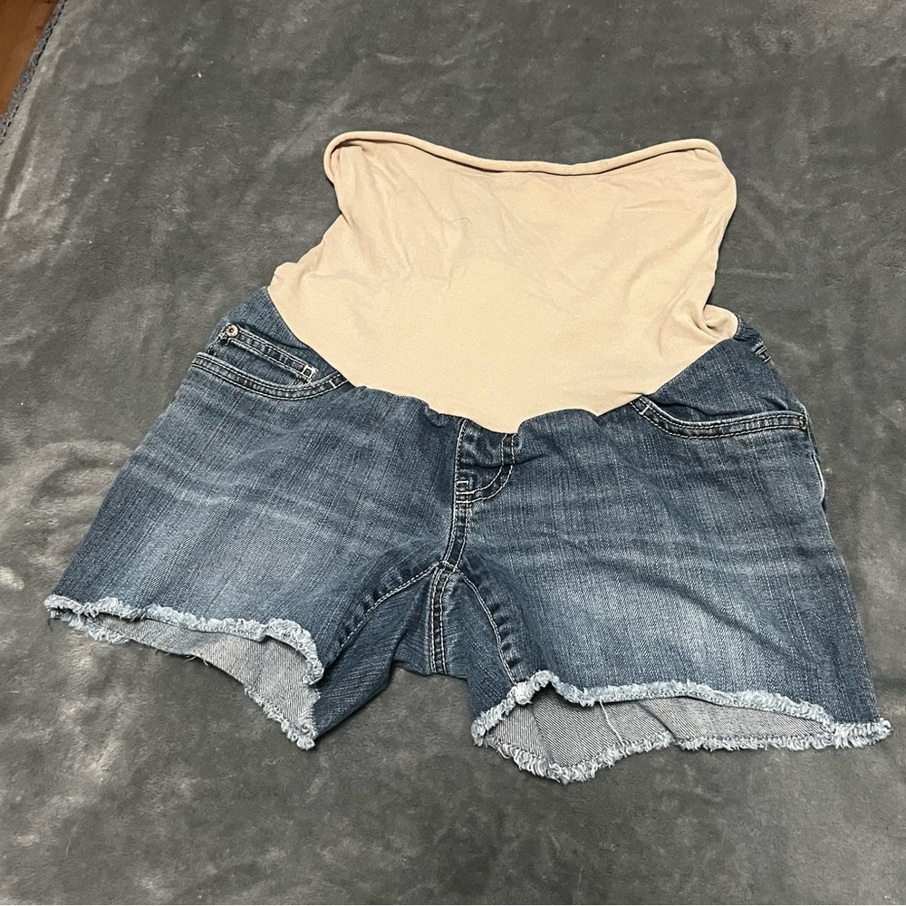 Maternity shorts